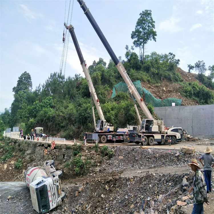 殷都汽车掉沟里叫吊车救援要多少钱